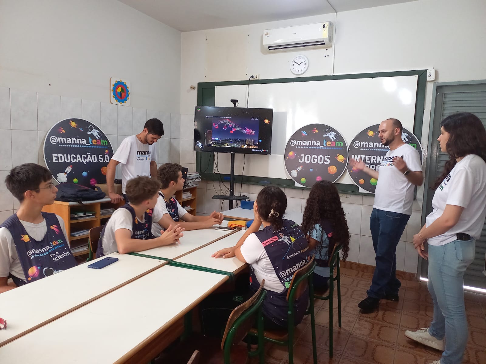 Aula Inaugural do Manna Academy Inspira Alunos do Colégio Estadual Vital Brasil em Maringá-PR